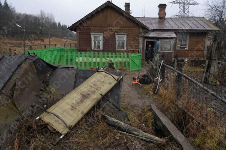 Пенсионерке Елене Голубевой установили новый забор