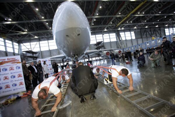 Попытка установки мирового рекорда в перемещении самолета Ил-86 в аэропорту Внуково