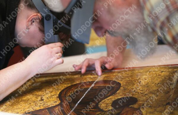 Чудотворную 800-летнюю Торопецкую икону Божьей Матери доставили в храм Александра Невского