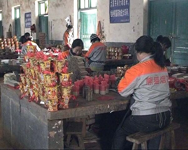 Опасный салют: как делают китайские фейерверки 