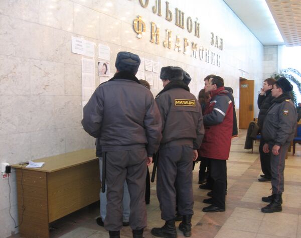 Родственники погибших и пострадавших в штабе МЧС РФ