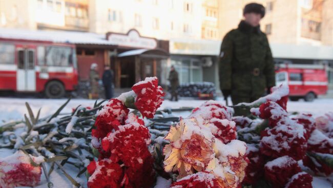 Жители Перми почтили память погибших при пожаре в ночном клубе Хромая лошадь в Перми