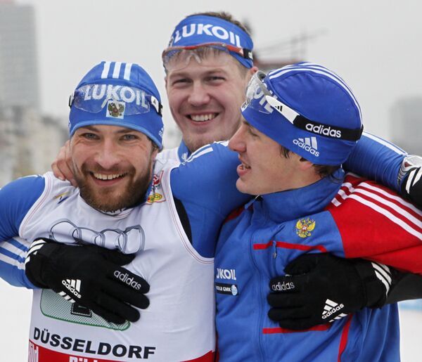 Основные надежды российских болельщиков связаны с Николаем Мориловым (крайний справа), вместе с Алексеем Петуховым (крайний слева), выигравшим командный спринт на третьем этапе КМ в Дюссельдорфе