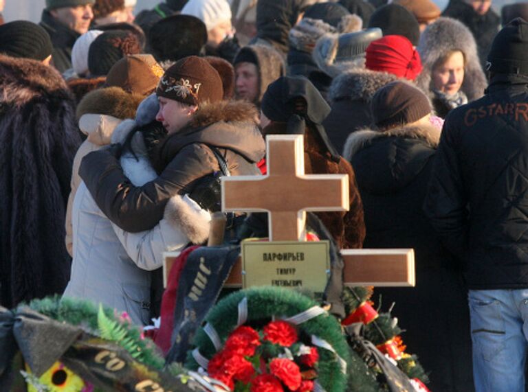 В Перми хоронят погибших при пожаре в клубе Хромая лошадь