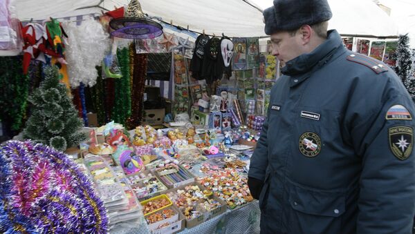 МЧС провело рейд по точкам Московского рынка, торгующим пиротехникой