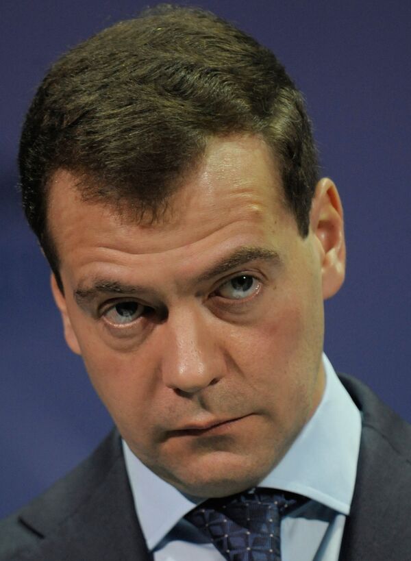 Медведев призвал ускорить принятие инвестпрограмм в регионах