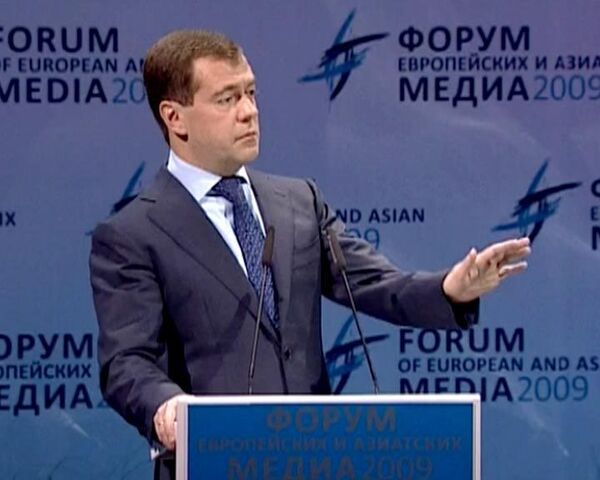 Медведев о поставках газа Украине, отношениях с Грузией и своем блоге
