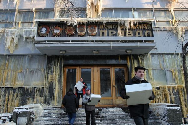 Хулиганы забросали офис Комсомольской правды дымовыми шашками