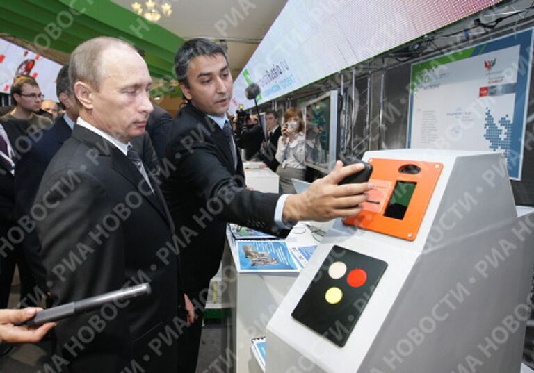 Премьер-министр РФ Владимир Путин посетил молодежный инновационный конвент