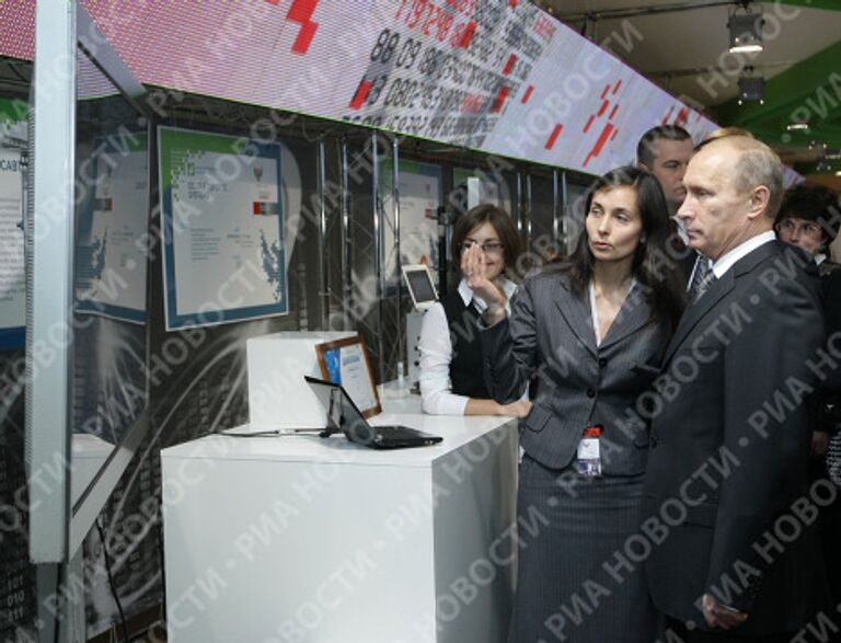 Премьер-министр РФ Владимир Путин посетил молодежный инновационный конвент