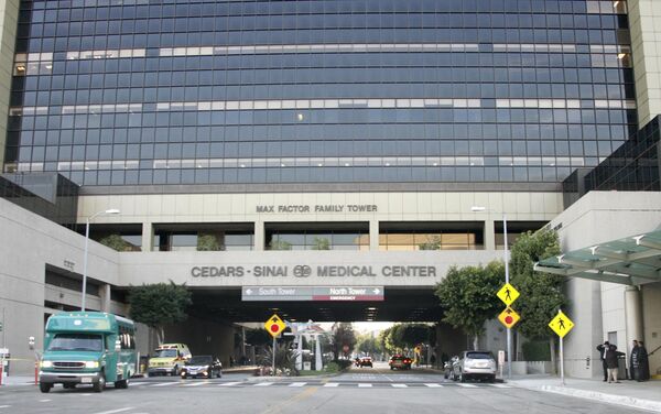 Больница Cedars Sinai Medical Center в которой находится певец Джонни Холлидей