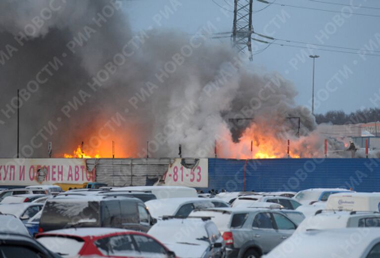 Пожар на рынке Пирогово в Подмосковье