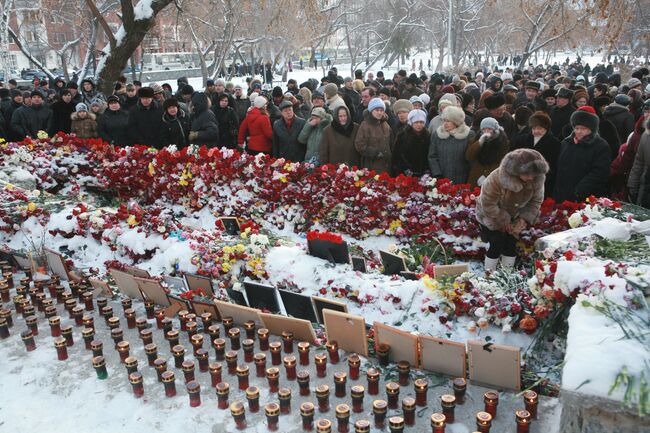 Жители Перми почтили память погибших при пожаре в ночном клубе