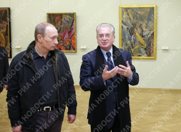 Премьер-министр РФ Владимир Путин посетил Государственный Эрмитаж