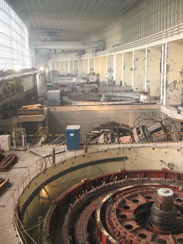 Ремонтно-восстановительные работы в машинном зале Саяно-Шушенской ГЭС ведутся круглосуточно