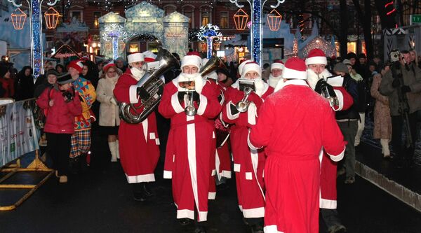 Деды Морозы отстаивают свои права на митинге в городе Северск