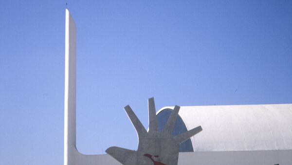 Мемориал Латинской Америки. Автор - бразильский архитектор О. Нимейер.