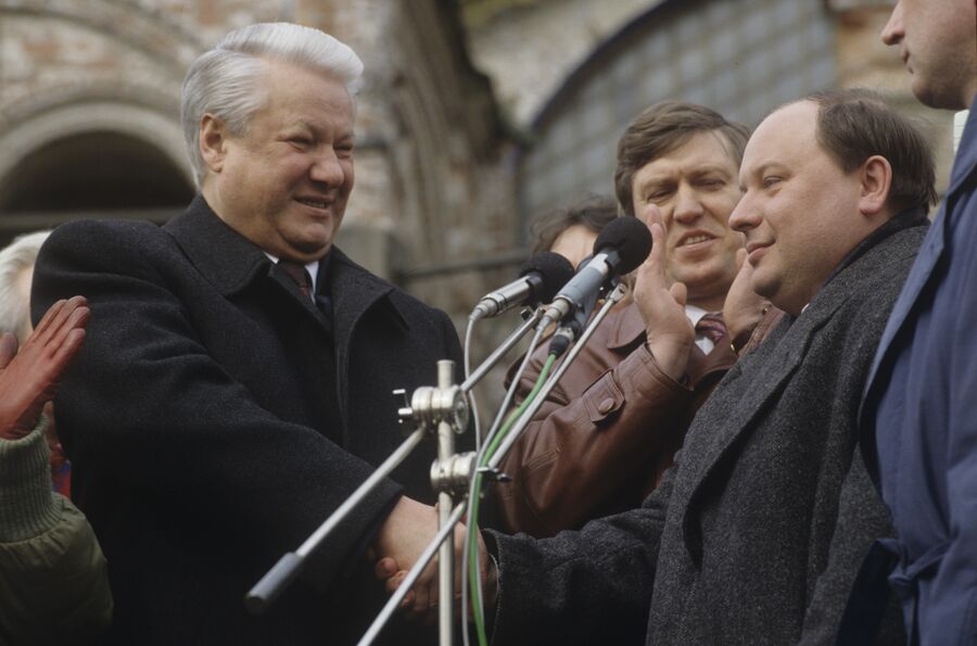 Президент РФ Б.Ельцин на митинге