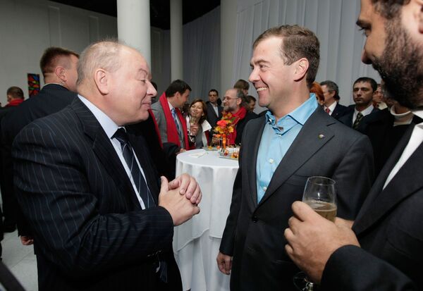 Президент РФ Дмитрий Медведев и директор Института экономики переходного периода Егор Гайдар