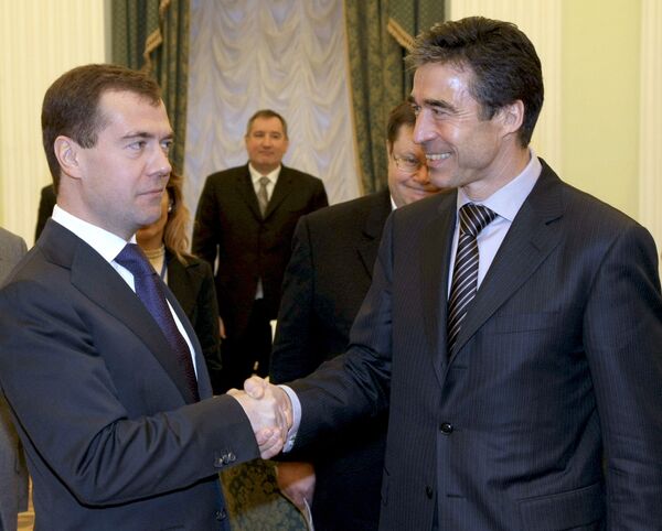 Президент РФ Дмитрий Медведев и генсек НАТО Андерс Фог Расмуссен. Архив