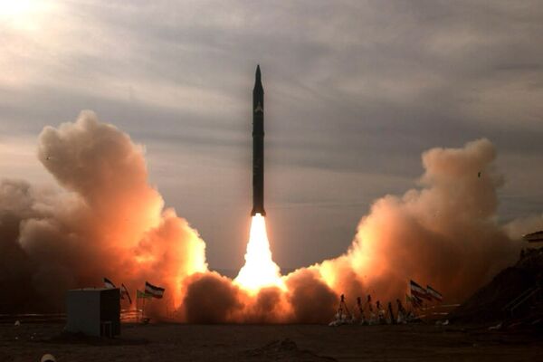 Иран провел успешные испытания ракеты средней дальности Саджиль-2 (Sejil)