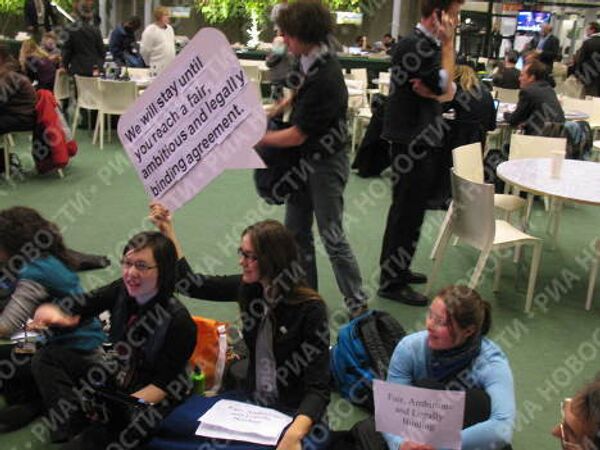 Сидячая акция протеста на климатической конференции ООН в Копенгагене