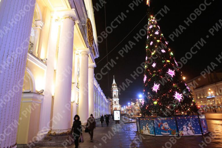 Подготовка к празднованию Нового года идет в Санкт-Петербурге