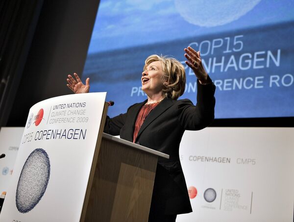 Госсекретарь США Хилари Клинтон во время выступления на саммите ООН по климату