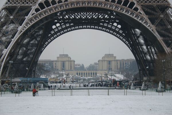 Париж под снежным одеялом