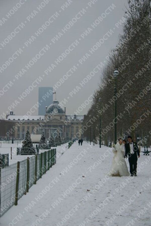 Париж под снежным одеялом 