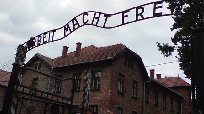 Надпись Arbeit Macht Frei в Аушвице