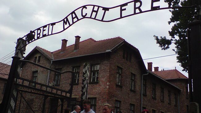 Надпись Arbeit Macht Frei в Аушвице