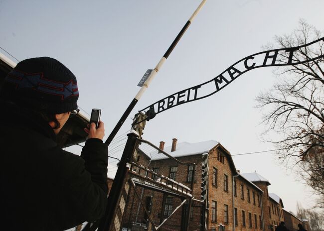 Надпись Arbeit Macht Frei в Аушвице