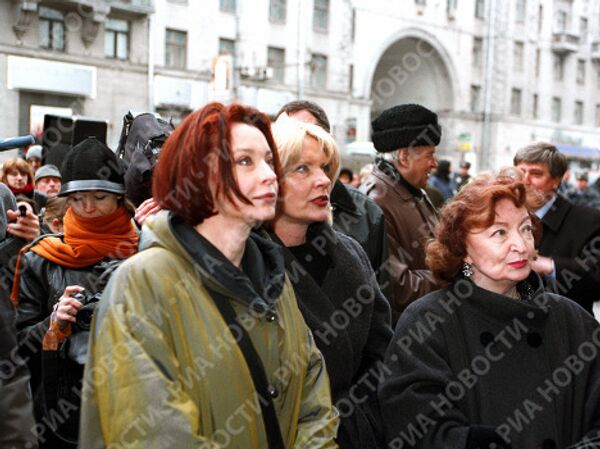Лидия, Марианна и Анастасия Вертинские на церемонии открытия мемориальной доски Александру Вертинскому