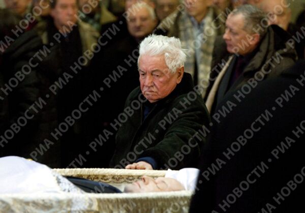 Церемония прощания с политиком и экономистом Егором Гайдаром в Центральной клинической больнице