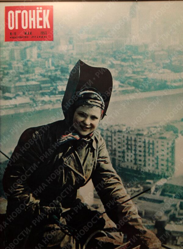 Обложка журнала Огонек за май 1953 года Обложка журнала Огонек за май 1953 года