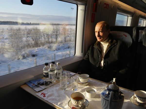 Премьер-министр России В.Путин совершил поездку на новом скоростном поезде Сапсан
