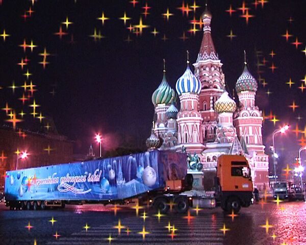 Новогоднюю елку в Кремль привез сам Дед Мороз