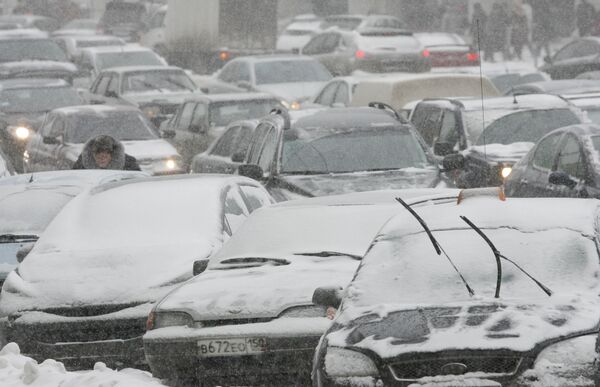 Снегопад может привести к увеличению числа ДТП в Москве во вторник