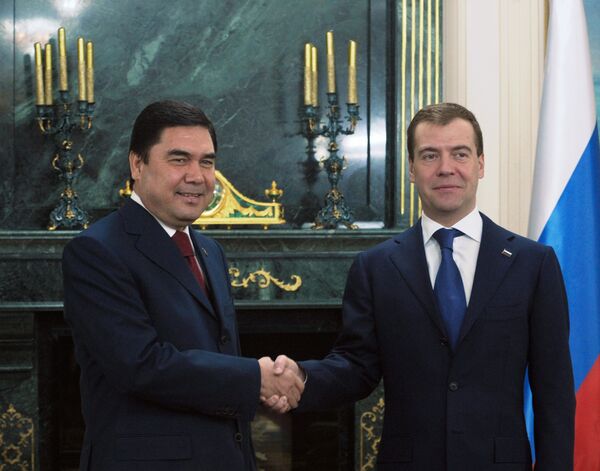 Встреча президента России Дмитрия Медведева с президентом Туркменистана Гурбангулы Бердымухамедовым. Архив