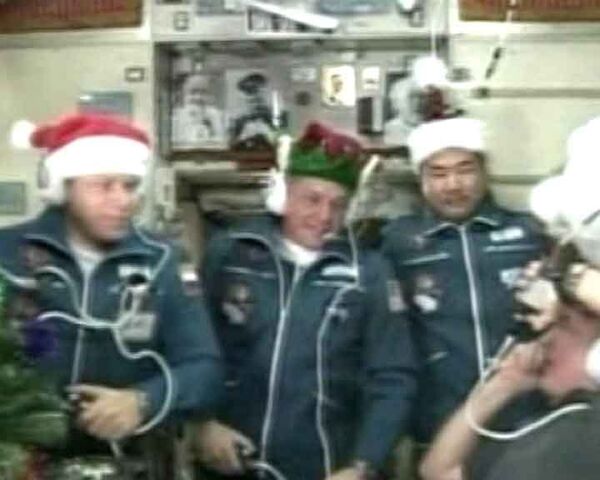 Дед Мороз и елка на орбите: Союз пристыковался к МКС