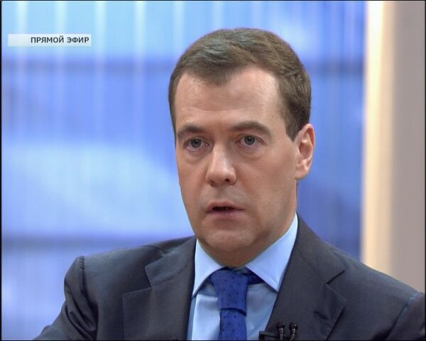 Медведев доволен работой по возврату россиянам долгов по зарплате