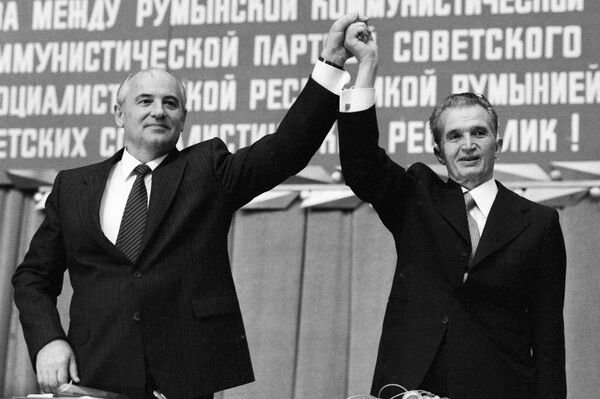Горбачевскую перестройку Чаушеску невзлюбил с самого начала, видя в ней заговор против социализма и себя лично. 