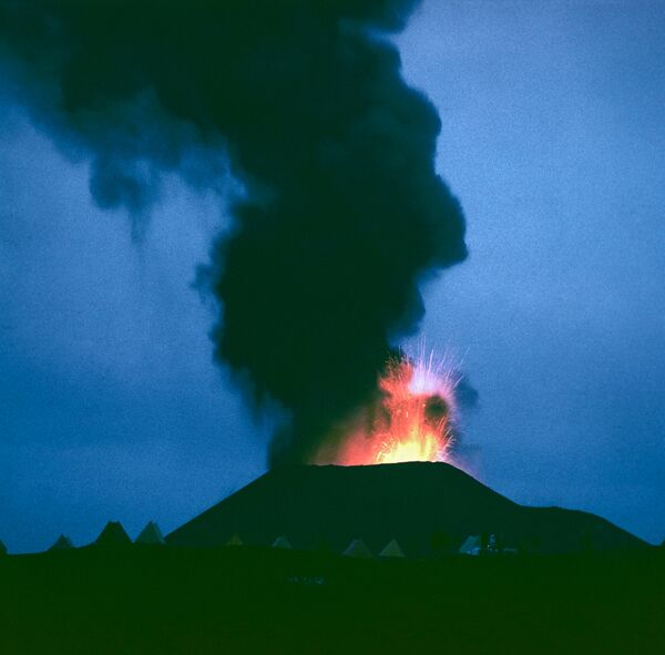 Извержение вулкана на Камчатке. Архив