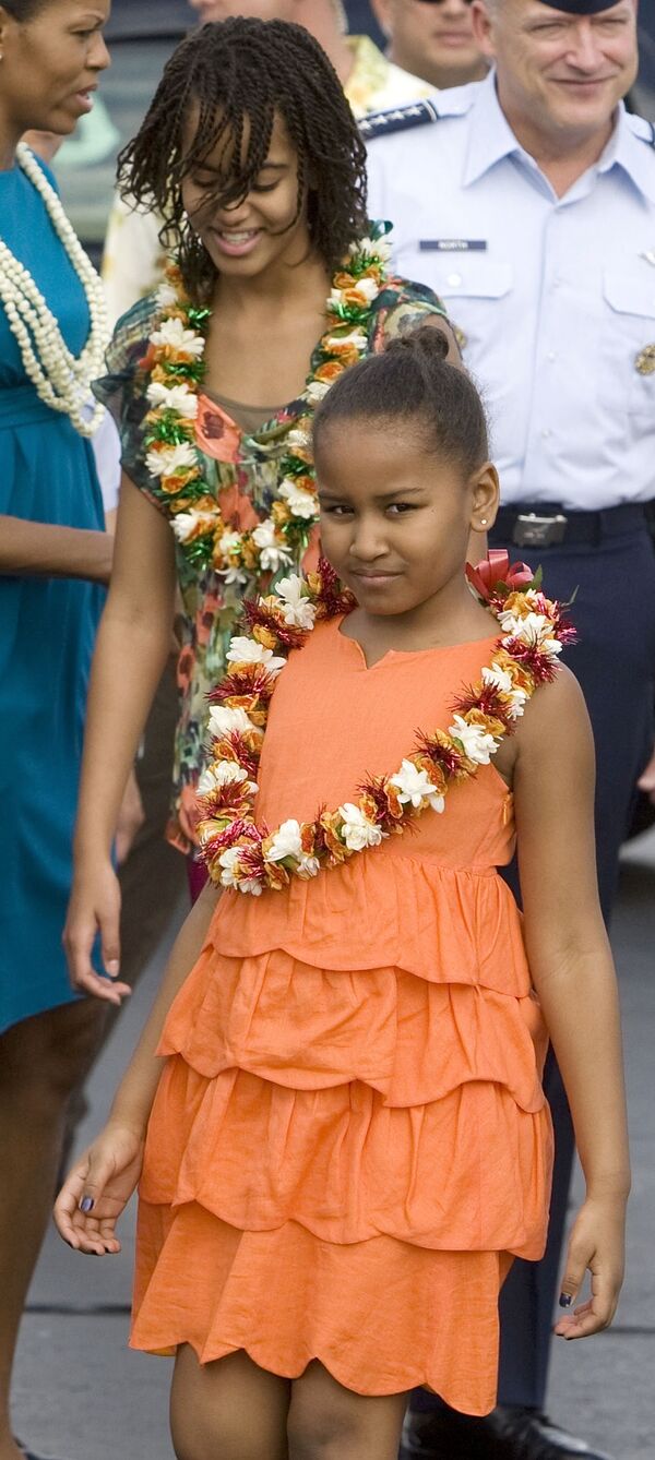 Дочери президента США Барака Обамы Саша и Малия на Гавайах