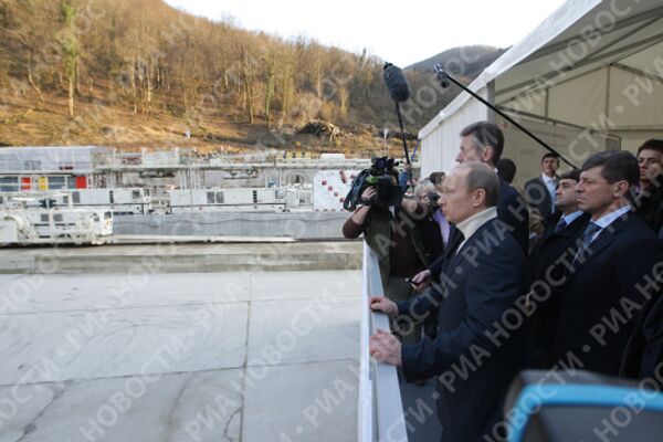 Премьер-министр России В.Путин осмотрел южный портал тоннеля №3