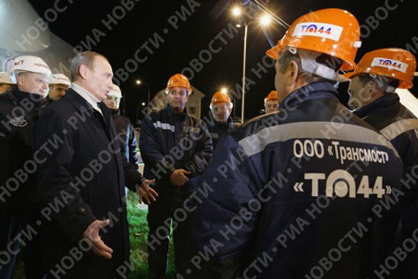 Премьер-министр России В.Путин открыл в Сочи объездную дорогу