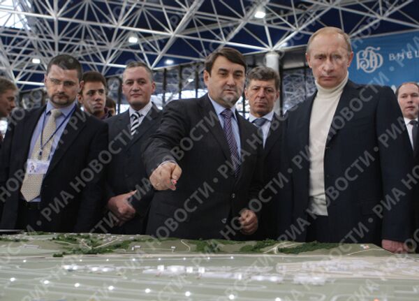 Премьер-министр России В.Путин осмотрел комплекс зданий и сооружений аэропорта города Сочи