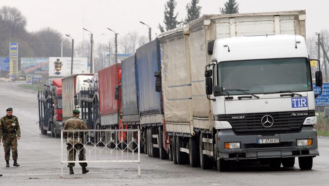 Работа таможенных и пограничных служб Украины на границе с Россией. Архив