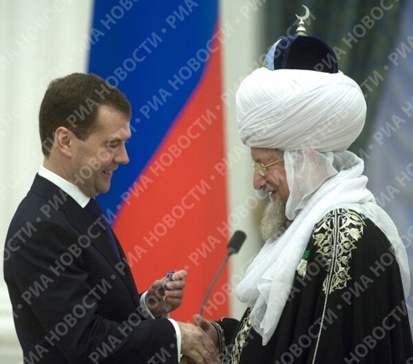 Президент РФ Д.Медведев вручил в Кремле государственные награды
